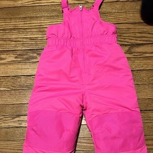 Girls 4t snow suit with adjustable straps bright pink never worn